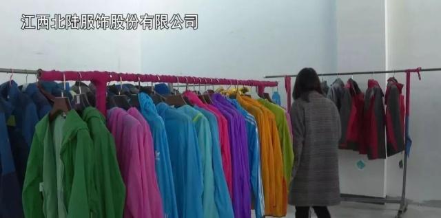 實探于都服裝工廠自營店 一大批國內(nèi)品牌強(qiáng)勢進(jìn)駐，服裝服飾批發(fā)迎來新商機(jī)